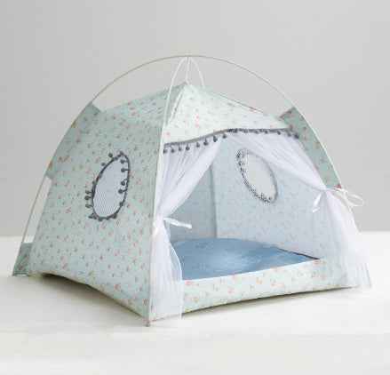Cozy enclosed pet bed entrance and cushion detail